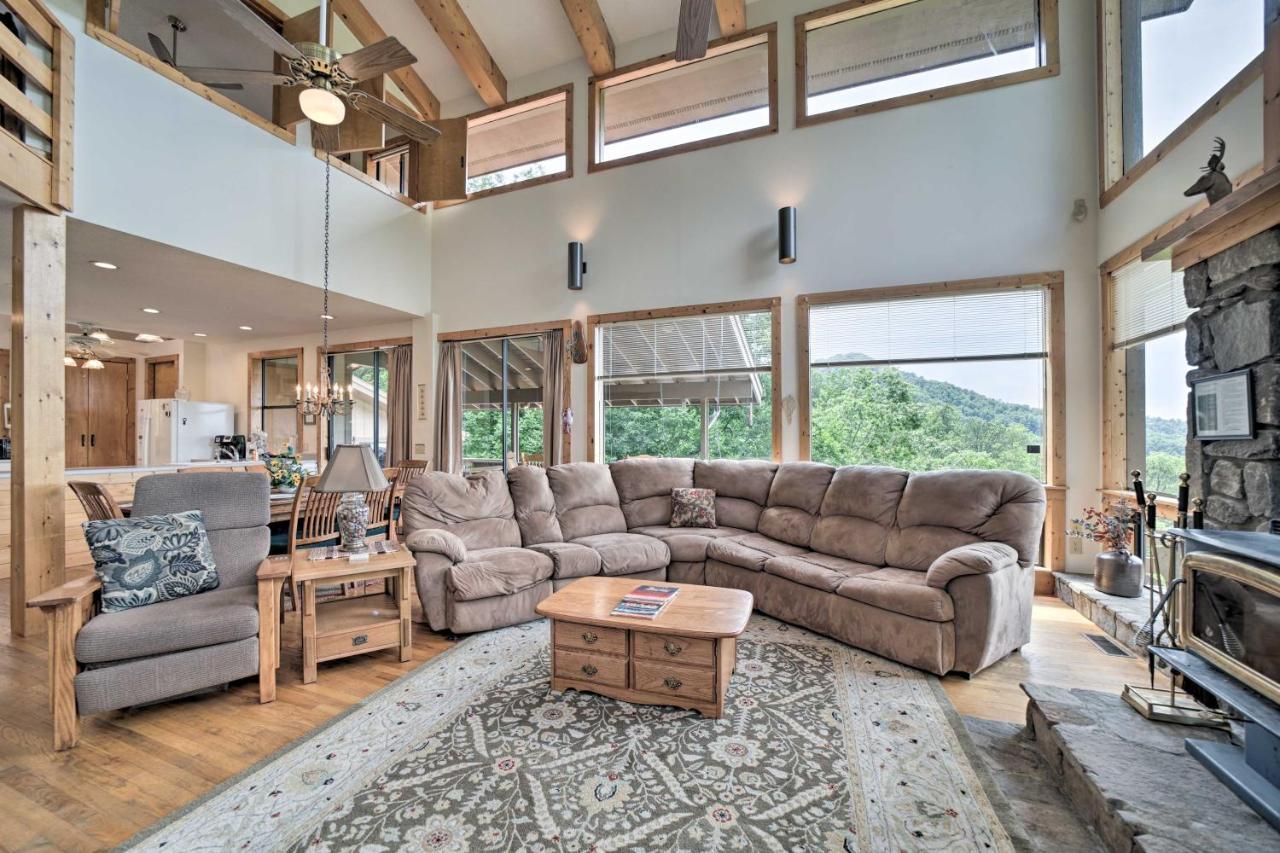 Vibrant Bryson City Home With Mtn Views And Deck! エクステリア 写真