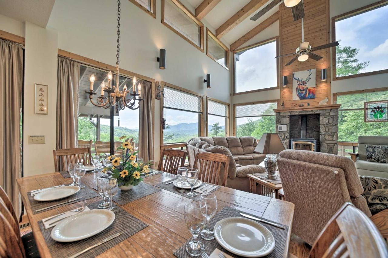 Vibrant Bryson City Home With Mtn Views And Deck! エクステリア 写真
