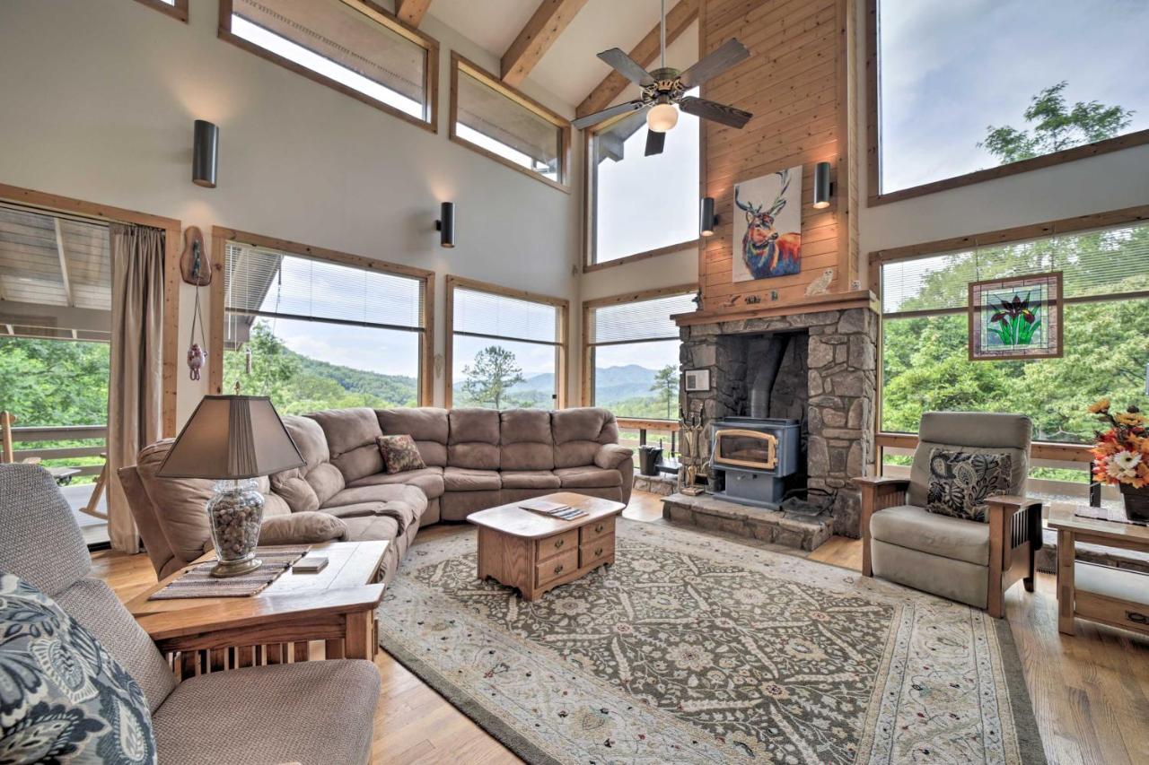 Vibrant Bryson City Home With Mtn Views And Deck! エクステリア 写真