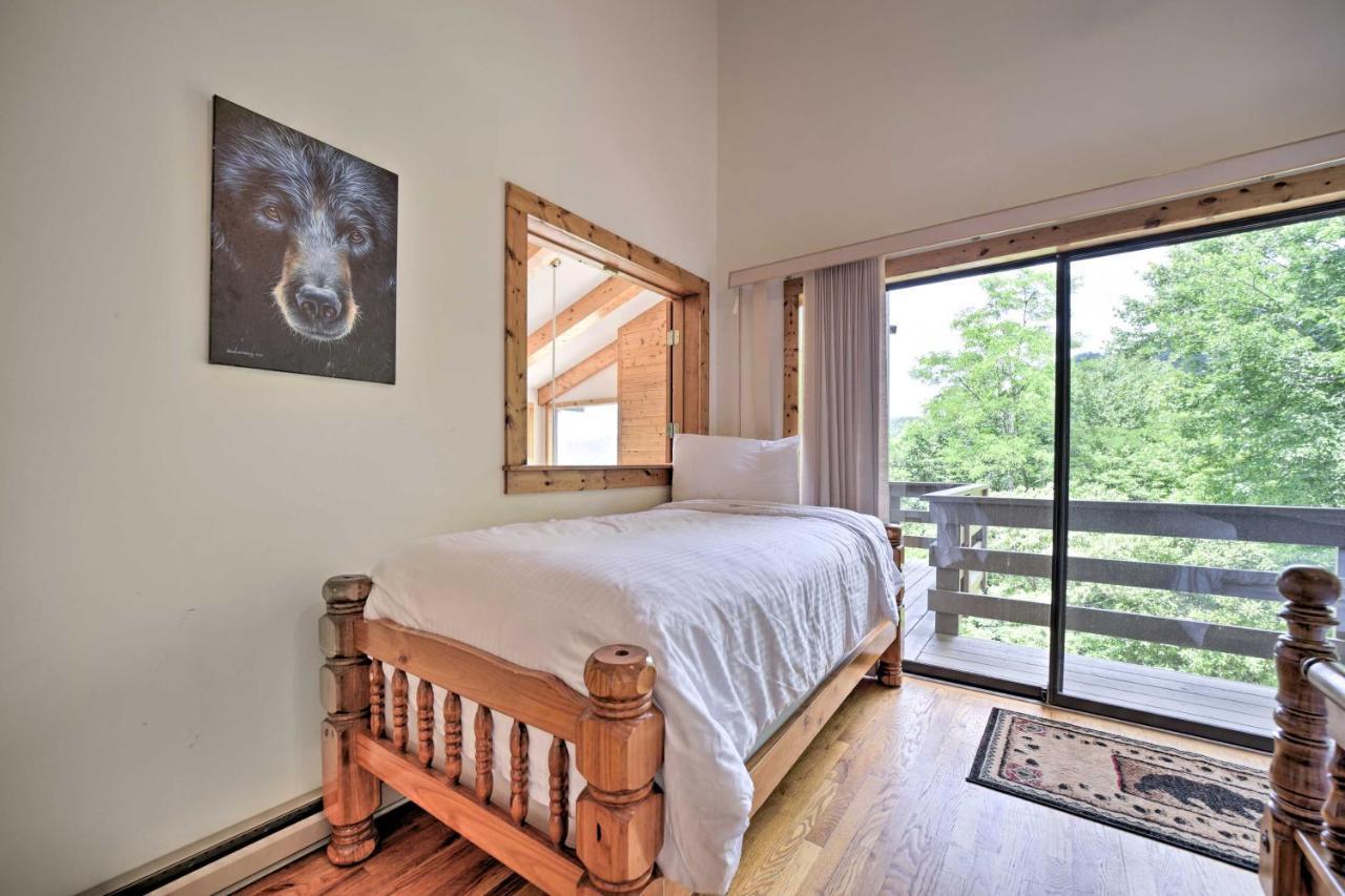 Vibrant Bryson City Home With Mtn Views And Deck! エクステリア 写真