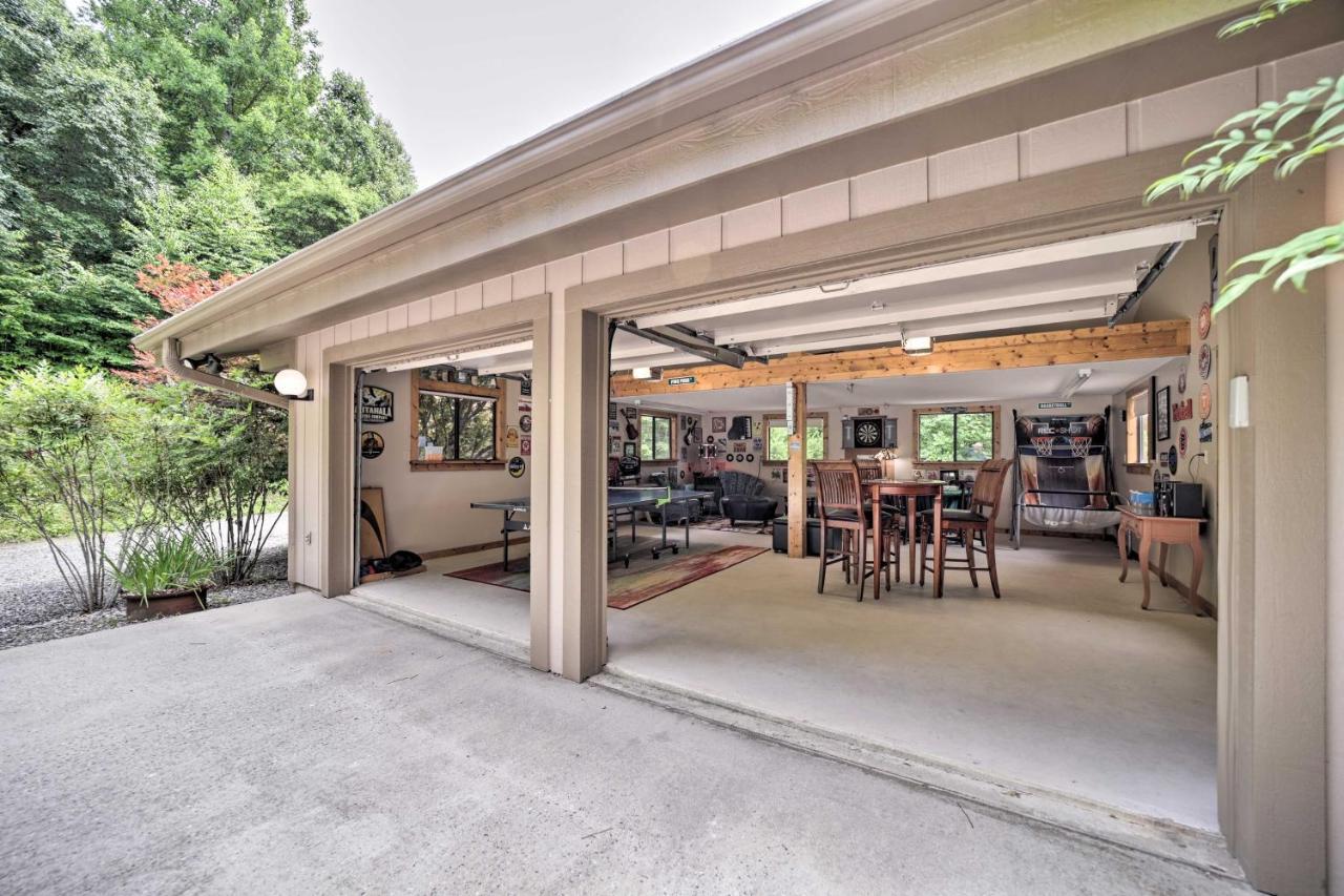 Vibrant Bryson City Home With Mtn Views And Deck! エクステリア 写真