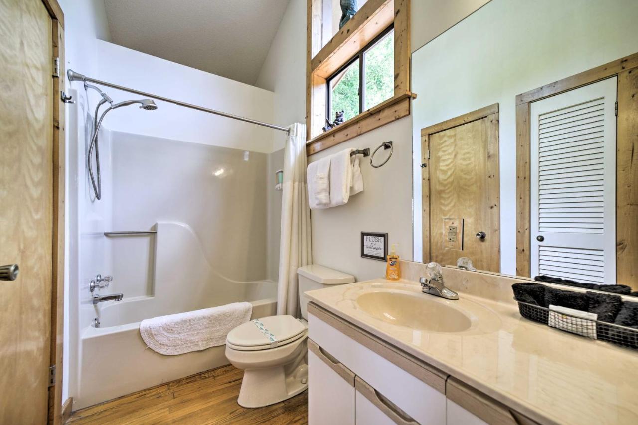 Vibrant Bryson City Home With Mtn Views And Deck! エクステリア 写真